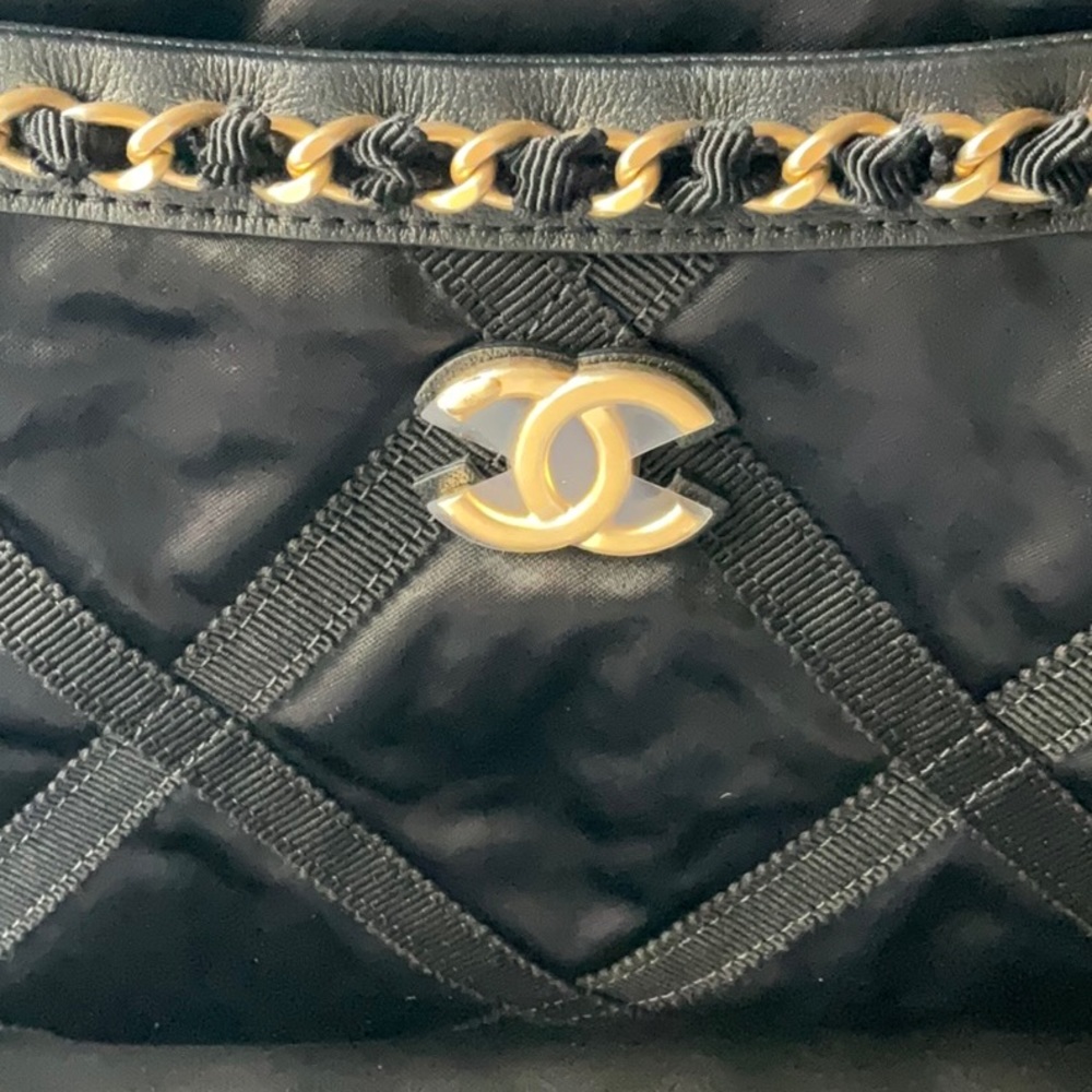 🌹 CHANEL LARGE POUCH WITH FOLDABLE TOTE BAG 🌹NWT🌹 - Picture 12 of 16